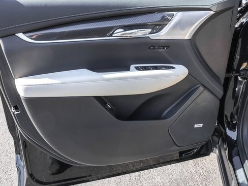 Used 2023 Cadillac XT6 Sport w/ Technology Package AWD/4WD image 30