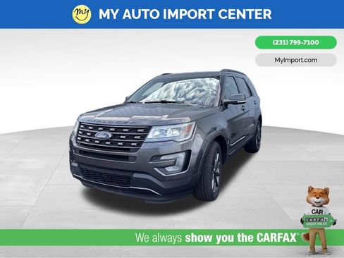 Used 2017 Ford Explorer XLT w/ Equipment Group 202A AWD/4WD image 3