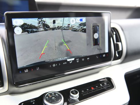 Used 2025 Ford Expedition Active image 25