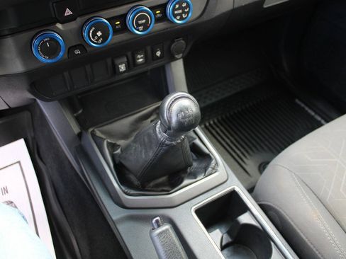 Used 2019 Toyota Tacoma TRD Sport AWD/4WD image 30