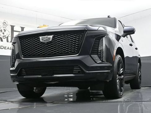 Used 2025 Cadillac Escalade Sport Platinum w/ LPO, ONYX Package AWD/4WD image 4