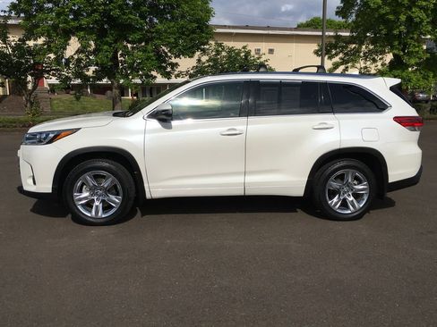 Used 2019 Toyota Highlander Limited AWD/4WD image 3
