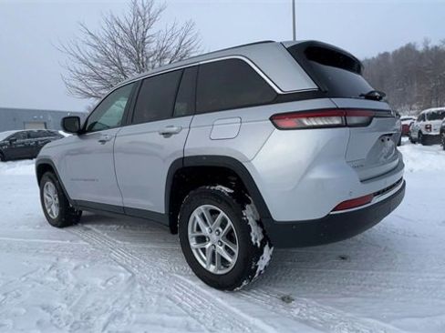 Used 2023 Jeep Grand Cherokee Laredo image 6