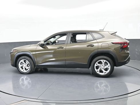 Used 2024 Chevrolet Trax LS w/ LS Convenience Package image 3