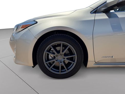 Used 2014 Toyota Avalon Limited w/ Technology Package FWD image 9