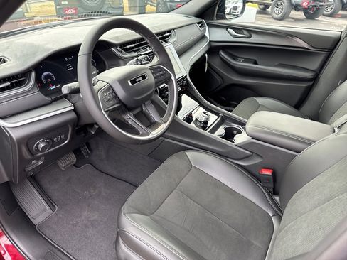 New 2025 Jeep Grand Cherokee L Altitude image 36