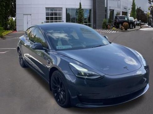 Used 2023 Tesla Model 3 Standard Range image 18