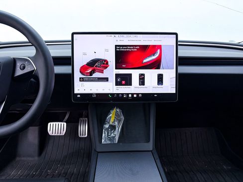 Used 2024 Tesla Model 3 Performance AWD/4WD image 9