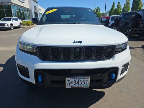 Used 2025 Jeep Grand Cherokee Trailhawk w/ Advanced Protech Group II AWD/4WD image 8