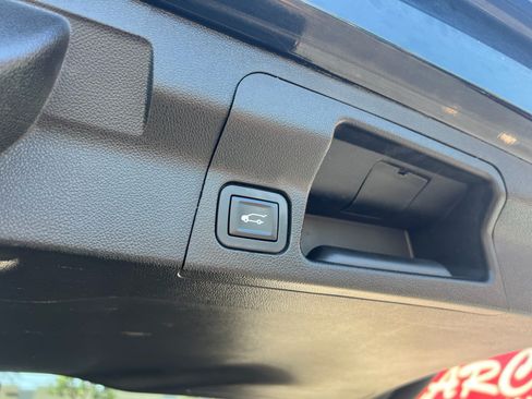 Used 2017 GMC Acadia SLT FWD image 32