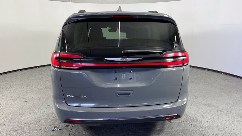 Used 2022 Chrysler Pacifica Touring-L FWD image 8