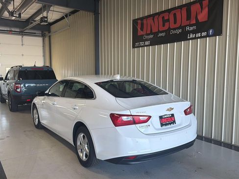 Used 2024 Chevrolet Malibu LT image 3