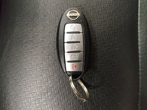 Used 2022 Nissan Rogue SV w/ SV Premium Package FWD image 32