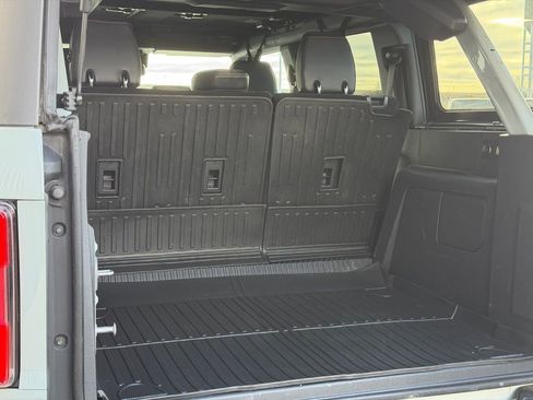 Used 2023 Ford Bronco Badlands w/ Sasquatch Package AWD/4WD image 9