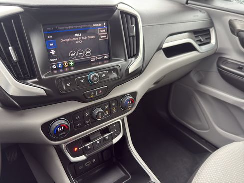 Used 2023 GMC Terrain SLE w/ Driver Convenience Package image 21
