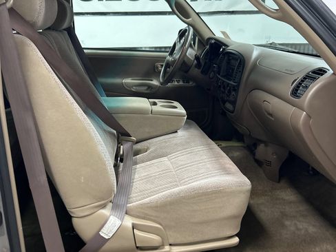 Used 2001 Toyota Tundra SR5 w/ Convenience Pkg RWD image 12