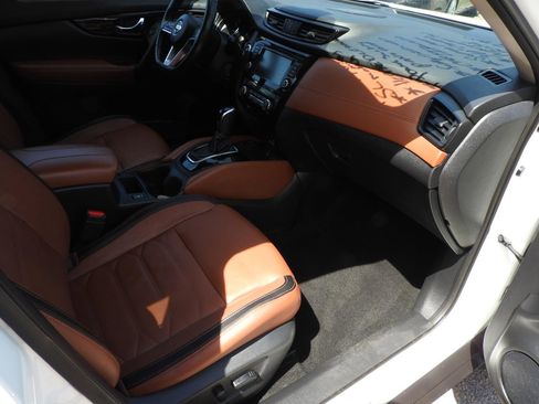 Used 2019 Nissan Rogue SL w/ Premium Package AWD/4WD image 9