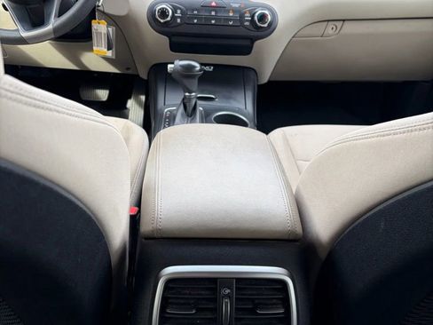Used 2016 Kia Sorento LX image 12