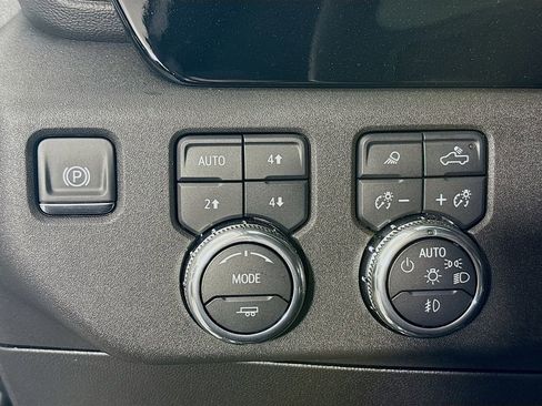 New 2025 GMC Sierra 3500 SLT w/ SLT Premium Package image 10