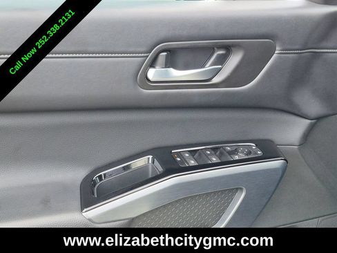 Used 2024 Nissan Pathfinder SL w/ SL Premium Package FWD image 12