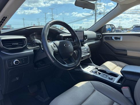 Used 2020 Ford Explorer XLT w/ Equipment Group 202A AWD/4WD image 12