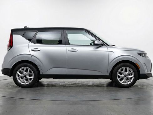 Used 2025 Kia Soul LX w/ LX Technology Package image 11