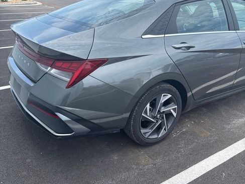 Used 2025 Hyundai Elantra SEL FWD image 3