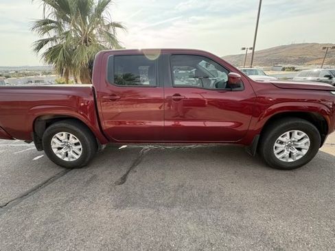 Used 2022 Nissan Frontier SV w/ SV Premium Package RWD image 6