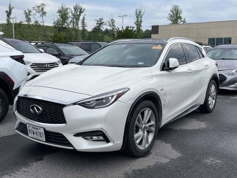 Used 2018 INFINITI QX30 Premium w/ Cargo Package FWD image 2