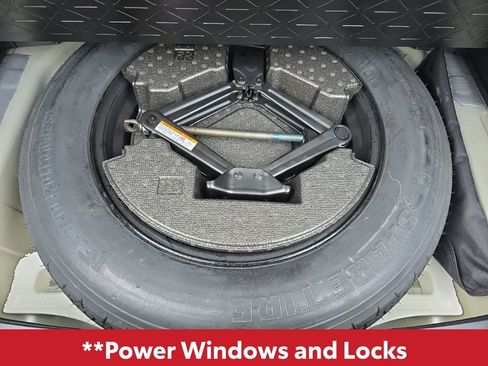 Used 2021 Toyota RAV4 XLE Premium image 16