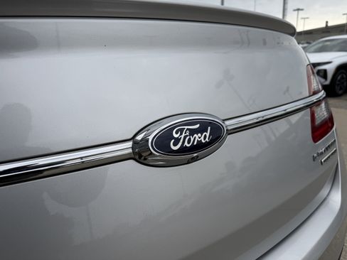 Used 2014 Ford Taurus Limited w/ Equipment Group 301A FWD image 8