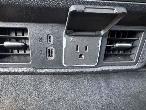 Used 2025 GMC Sierra 1500 SLT AWD/4WD image 21