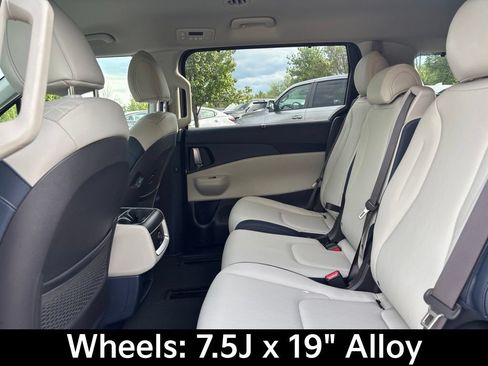 Certified 2025 Kia Carnival EX FWD image 13