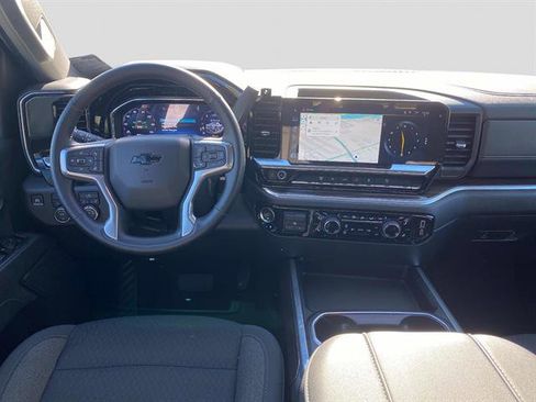 Used 2025 Chevrolet Silverado 2500 LT w/ Convenience Package image 11