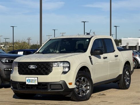 Certified 2025 Ford Maverick XLT image 2