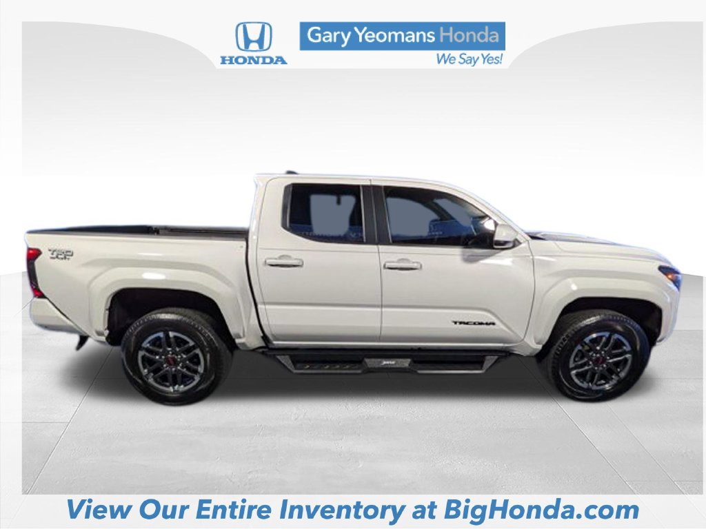 Used 2025 Toyota Tacoma TRD Sport AWD/4WD image 5