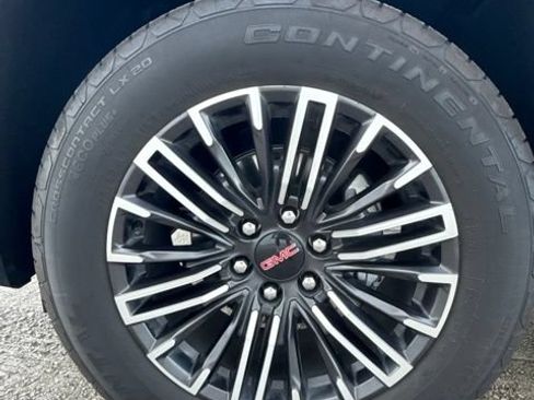 Used 2025 GMC Yukon XL Elevation RWD image 9
