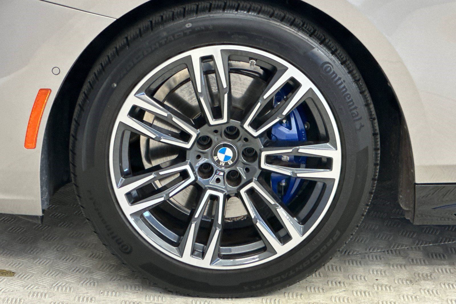 Used 2024 BMW 530i w/ M Sport Package RWD image 12