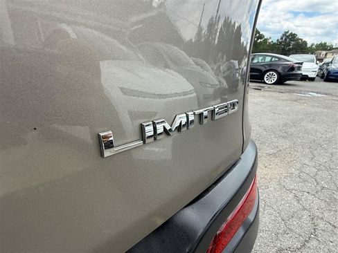 Used 2016 Jeep Cherokee Limited AWD/4WD image 5