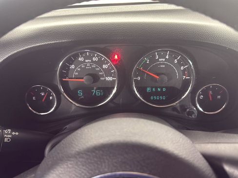 Used 2014 Jeep Wrangler Unlimited Sahara w/ Connectivity Group AWD/4WD image 24