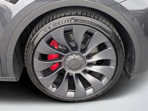 Used 2024 Tesla Model Y Performance image 9