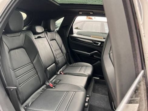 Used 2023 Porsche Cayenne AWD/4WD image 34