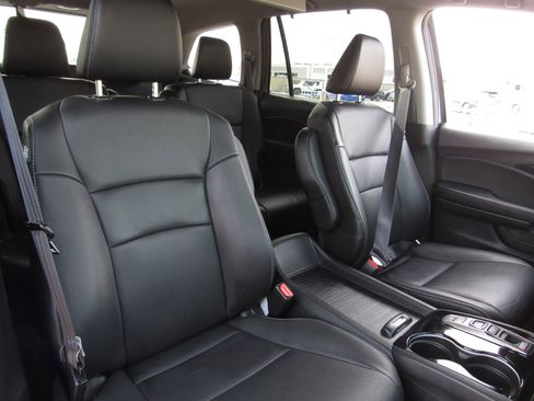 Certified 2022 Honda Pilot Touring image 11