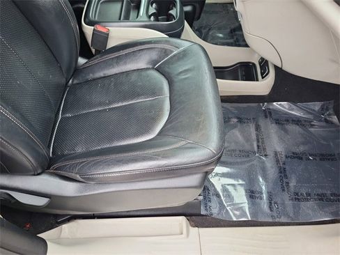 Used 2019 Chrysler Pacifica Touring-L w/ Advanced Safetytec Group image 16
