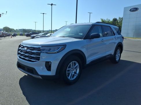Used 2026 Ford Explorer Active w/ Active Comfort Package RWD image 7