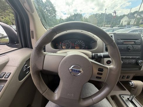 Used 2011 Nissan Frontier SV AWD/4WD image 17
