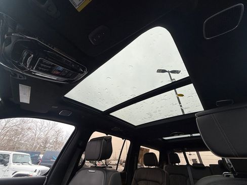 Used 2022 Jeep Grand Wagoneer Series III image 30