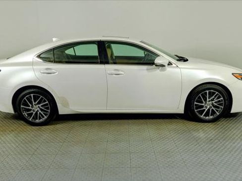 Used 2018 Lexus ES 350 w/ Luxury Package w/Wood Trim FWD image 8