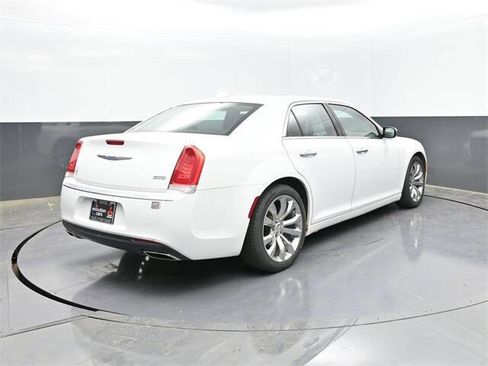Used 2020 Chrysler 300 Limited image 19
