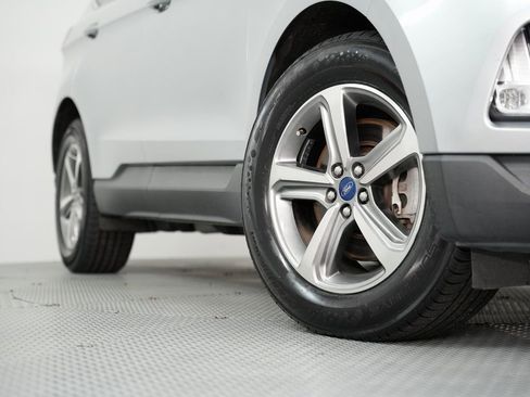 Used 2020 Ford Edge SEL w/ Convenience Package image 17